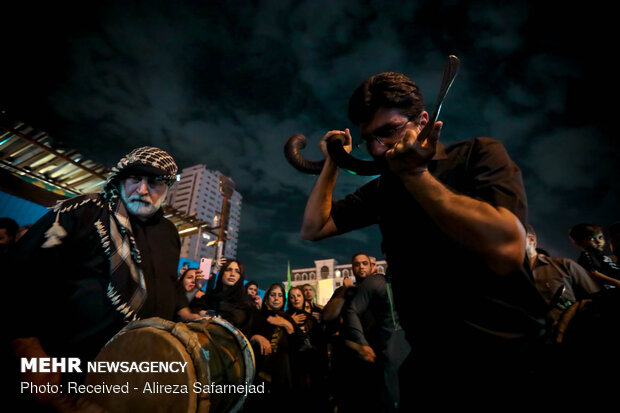 نواختن سنج و دمام شب عاشورای حسینی در قشم|ابهر من